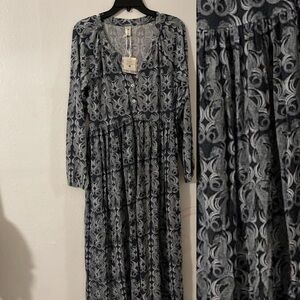 Kate Quinn seahorse midi dress size medium.  New with tags